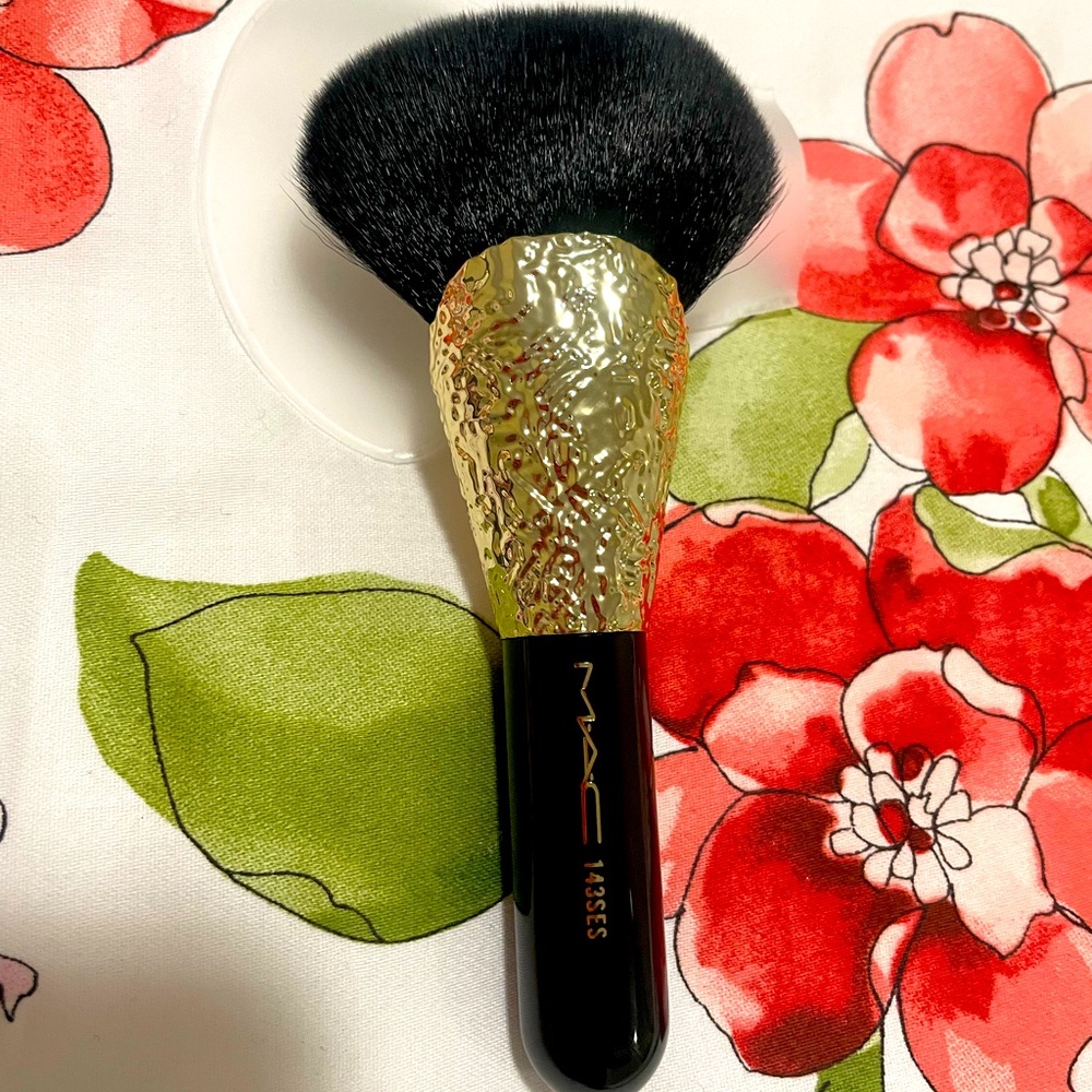 Mac brush
